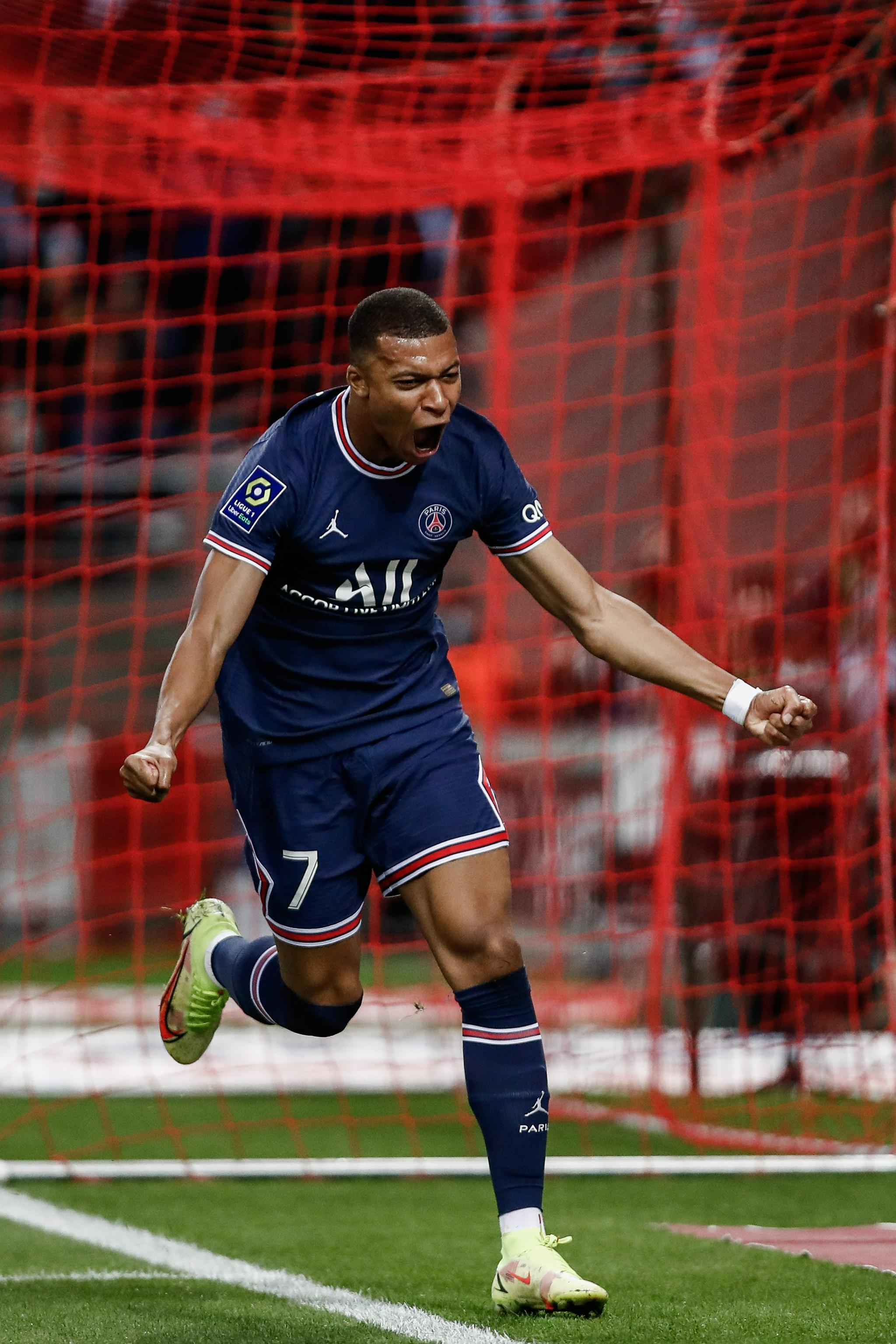 欧冠最年轻出场前10：道曼、穆科科、亚马尔前3，谢尔基第5（欧冠最年轻出场TOP10：道曼、穆科科与亚马尔包揽前三，谢尔基位列第五）