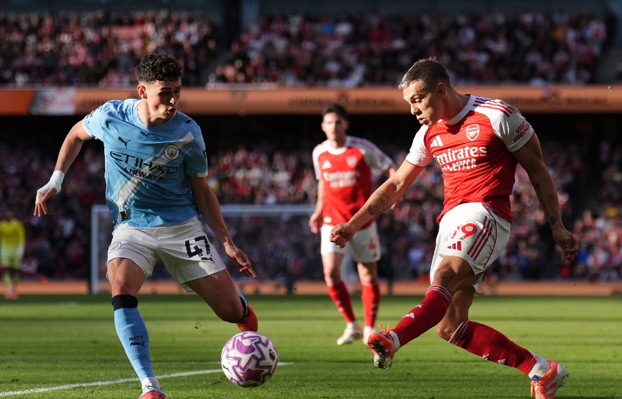 中超国内球员限薪500万元 俱乐部签“阴阳合同”将降级（中超设国内球员年薪上限500万，俱乐部签“阴阳合同”将被降级）