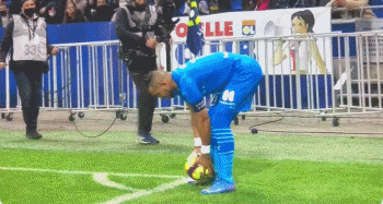 输国米后萨里称意大利裁判水平不够格，拉齐奥官方发声明澄清（不敌国米后，萨里质疑意大利裁判执法水准，拉齐奥官方随后发声明澄清）