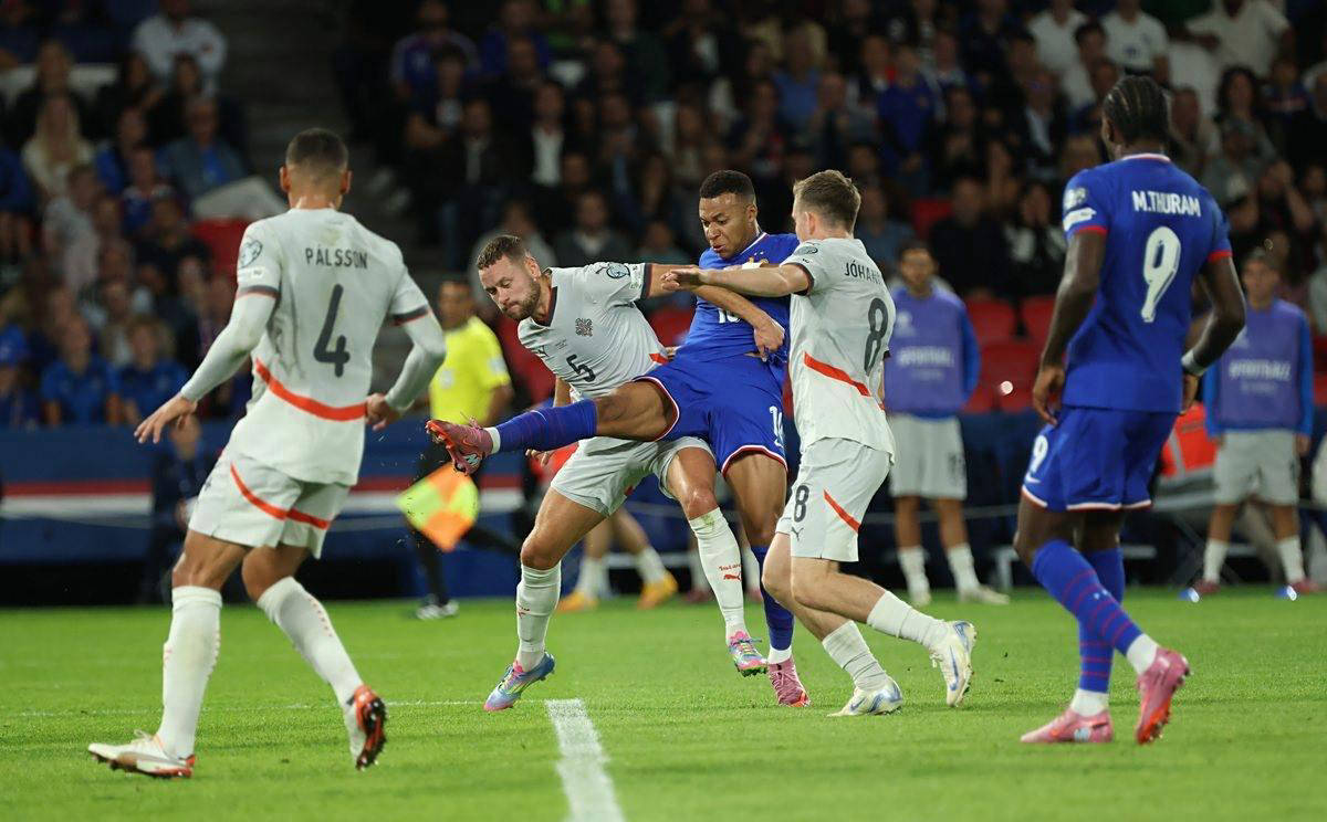 鲍队：来支持了助攻回礼了解一下 🏆❤️（鲍队报到：支持到位，助攻回礼奉上 🏆❤️）