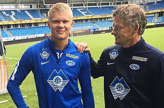 🎮DK 2-0 T1：许哥球给Siwoo一击制胜，DK再下一城（🎮DK 2-0 T1：许哥妙传助Siwoo绝杀，DK强势再取一胜）