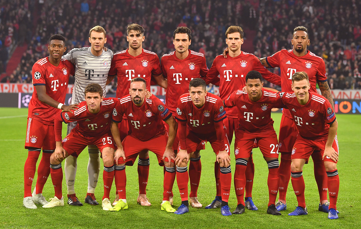 他用扣篮点燃全场（一记暴扣引爆全场）