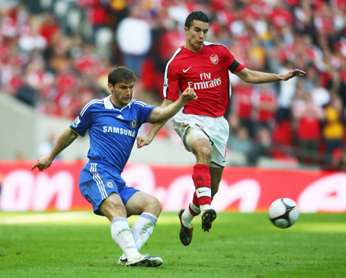 阿隆索命悬一线！皇马主席不满现代足球理念，欧冠生死战或成转折点（皇马主席不满现代足球理念，阿隆索前景岌岌可危：欧冠生死战或成关键转折）