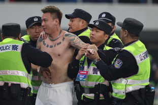 诱惑力拉满！巴乙铁腰情愿自掏70万解约，也要加盟一家中超球队（吸引力爆棚！巴乙后腰宁自掏70万解约，只为投奔中超球队）