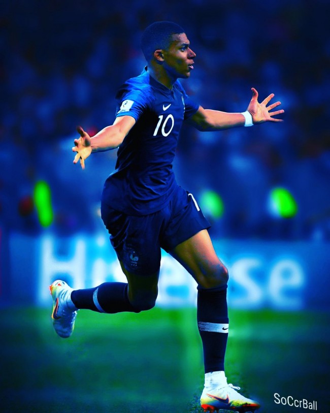 防线漏洞频出 难挡对手冲击（后防失误不断 难以抵御对手猛攻）