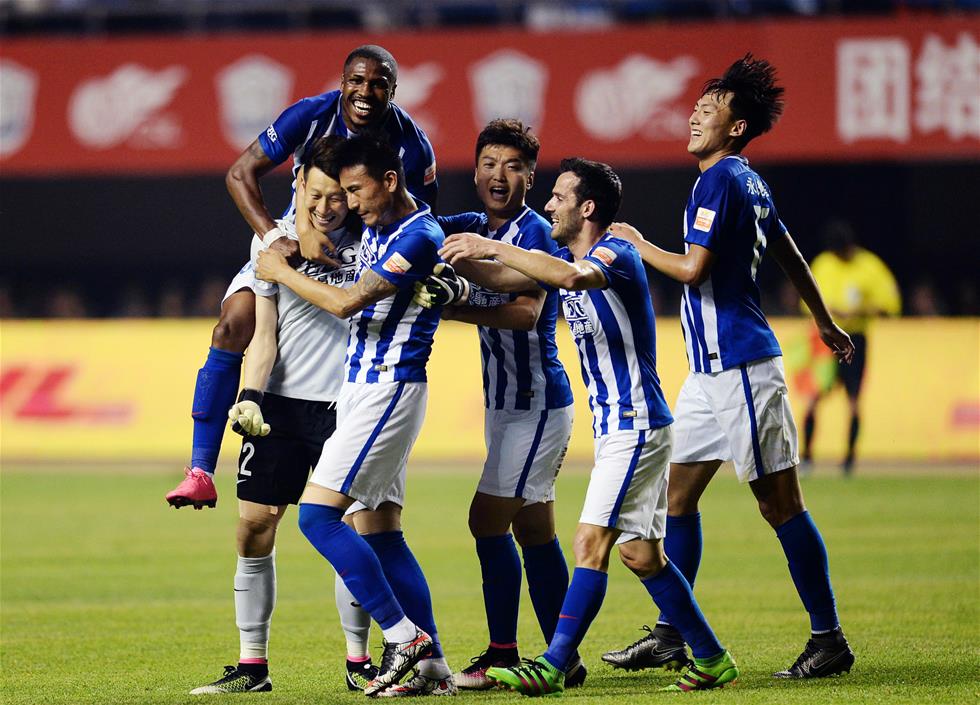 邓弗里斯：希望两到三周内复出，我们的球队就像一个大家庭（邓弗里斯：力争两三周内回归，球队就像一家人）