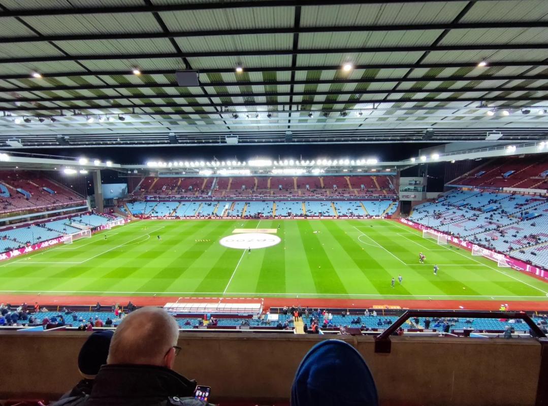 官方：广岛三箭任命前RB莱比锡助教巴托施高卢为球队新帅（官方：前RB莱比锡助教巴托施·高卢出任广岛三箭主帅）